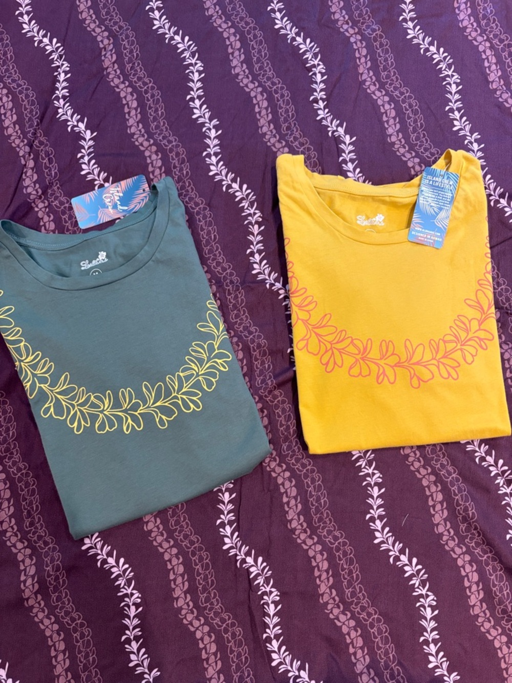 Beautiful Hawaiian Lei T-Shirts Size M (2) 🆕 🌺 💫
